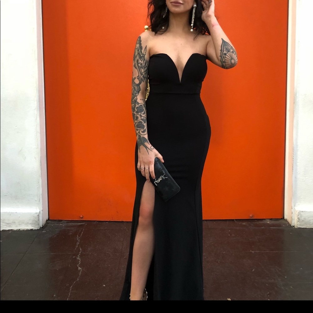 Deep V mermaid gown with slit